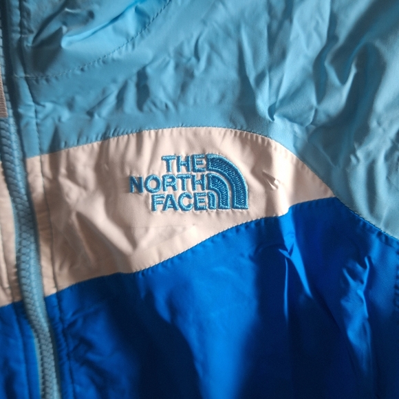 The North Face Kids' Light Blue and White Jacket - Picture 4 of 7